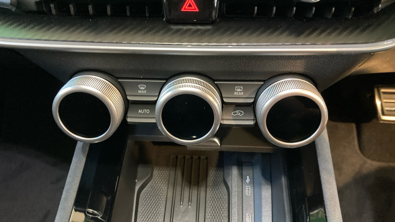 Skoda Superb 1.5 TSI e-TEC Sportline 5dr DSG Petrol Hatchback